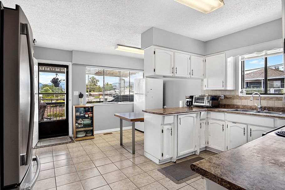2871 E 18th Avenue Vancouver, BC - 6