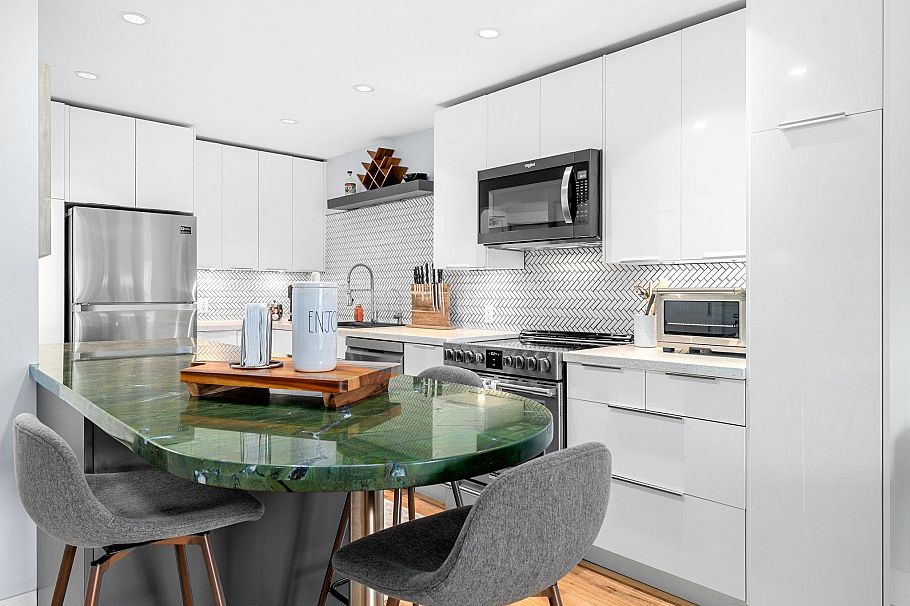 203 1066 W 13th Avenue Vancouver, BC - 1