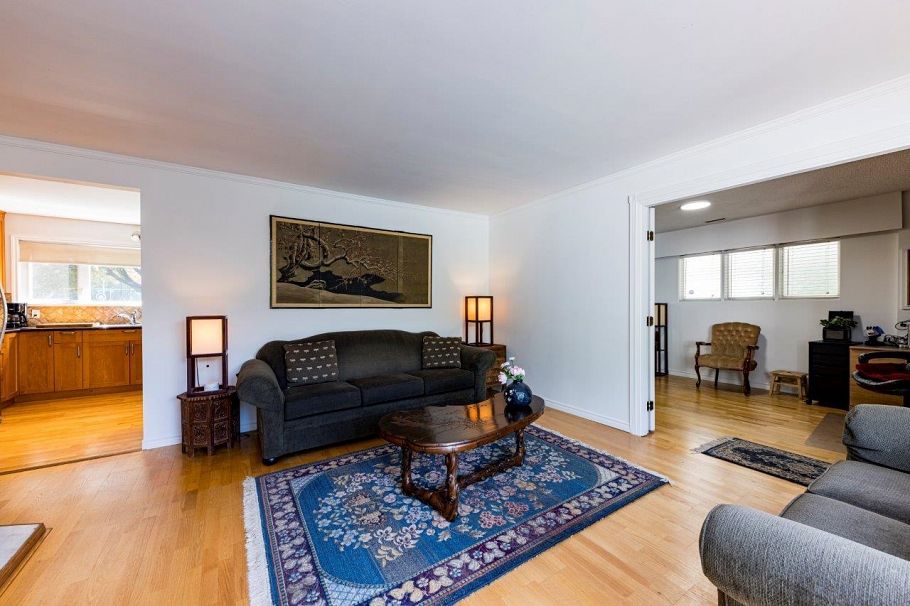 1140 Pinewood Crescent North Vancouver, BC - 5