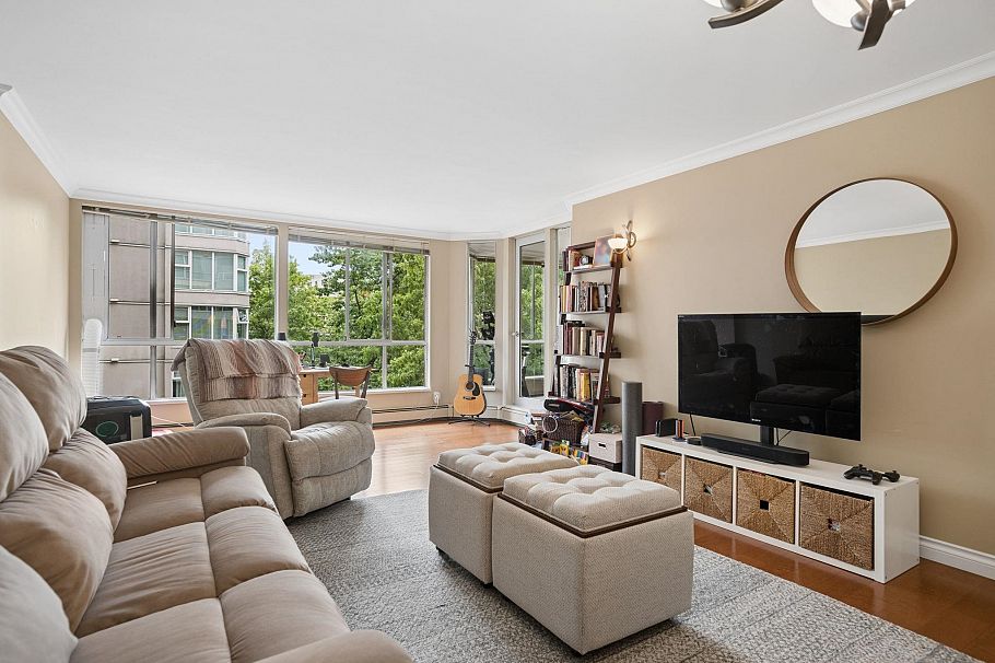 511 518 Moberly Road Vancouver, BC - 2