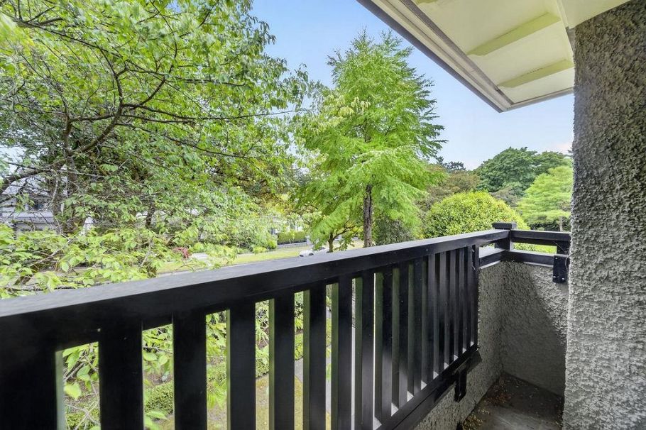 2599 W 36th Avenue Vancouver, BC - 25