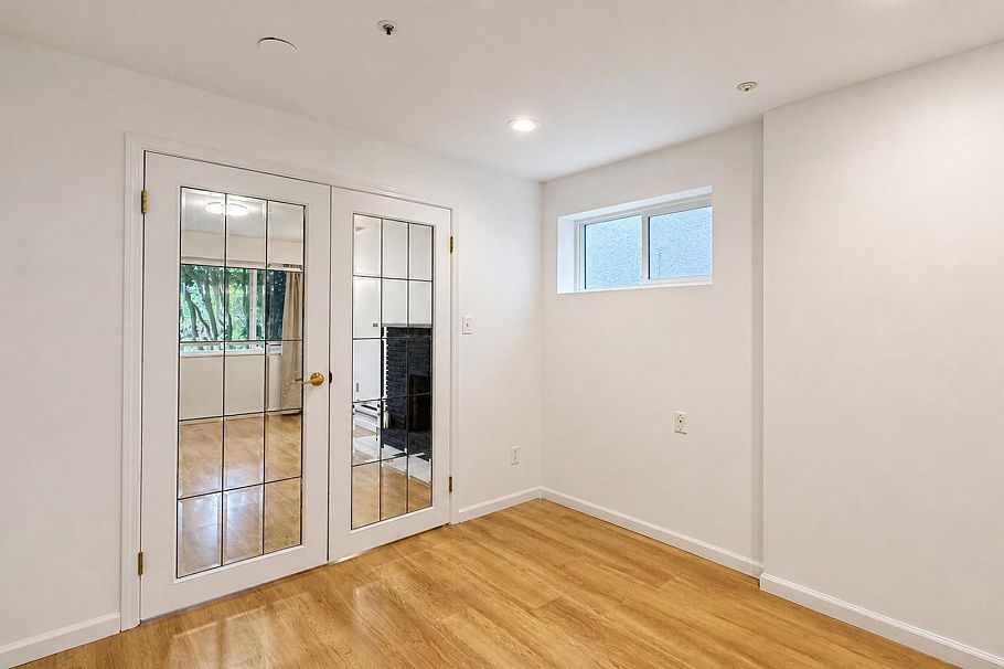 3578 W 15th Avenue Vancouver, BC - 36