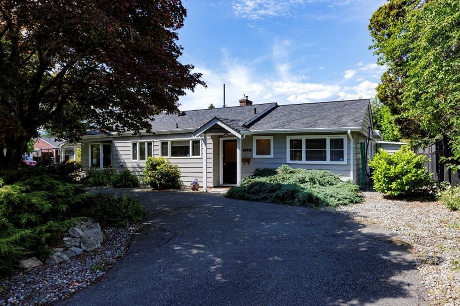 1140 Pinewood Crescent North Vancouver, BC - 1