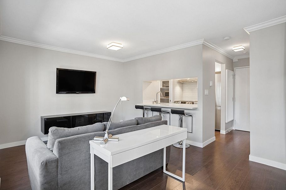 202 555 W 14th Avenue Vancouver, BC - 1