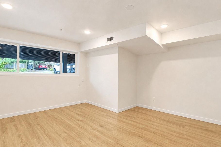 3578 W 15th Avenue Vancouver, BC - 39