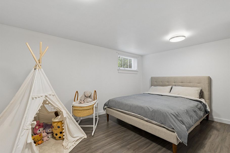 2966 W 33rd Avenue Vancouver, BC - 22