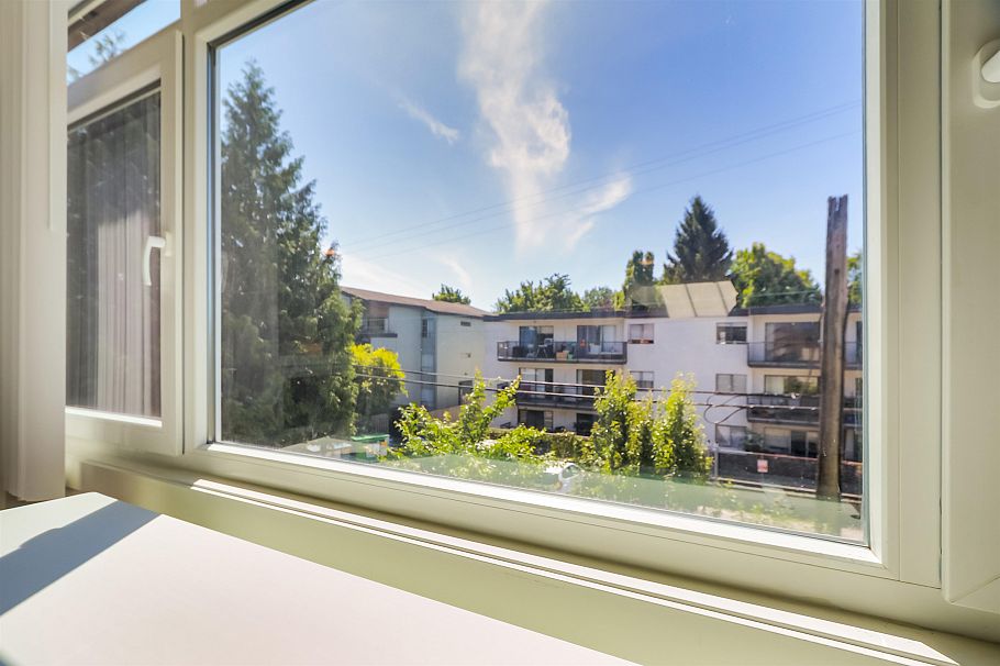 311 1420 E 8th Avenue Vancouver, BC - 11