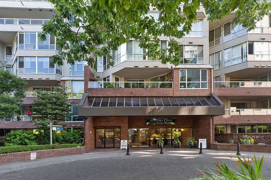 511 518 Moberly Road Vancouver, BC - 1