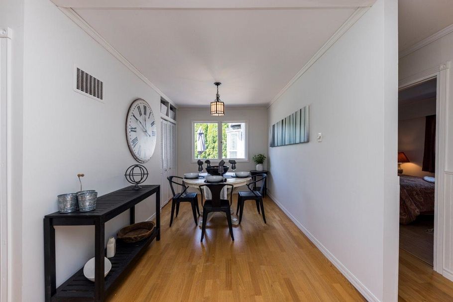 1140 Pinewood Crescent North Vancouver, BC - 3