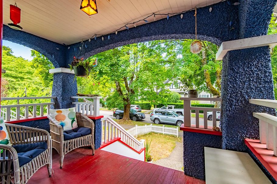 3346 W 11th Avenue Vancouver, BC - 3