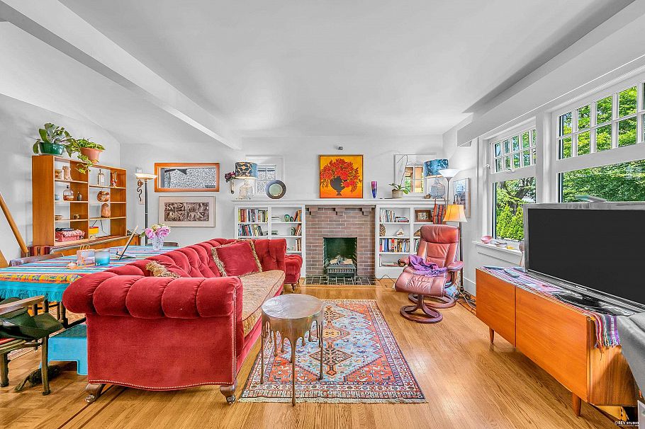 3174 W 10th Avenue Vancouver, BC - 2