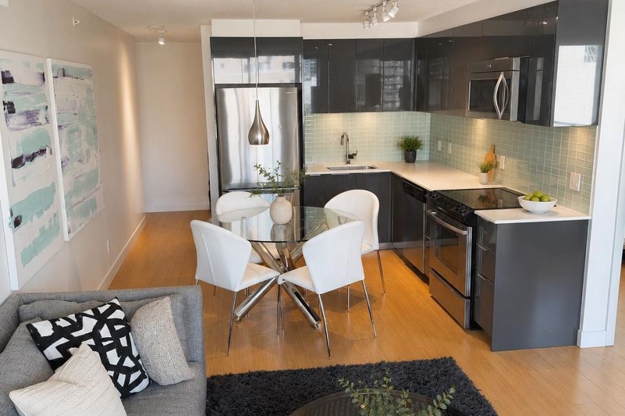 702 1325 Rolston Street Vancouver, BC - 4