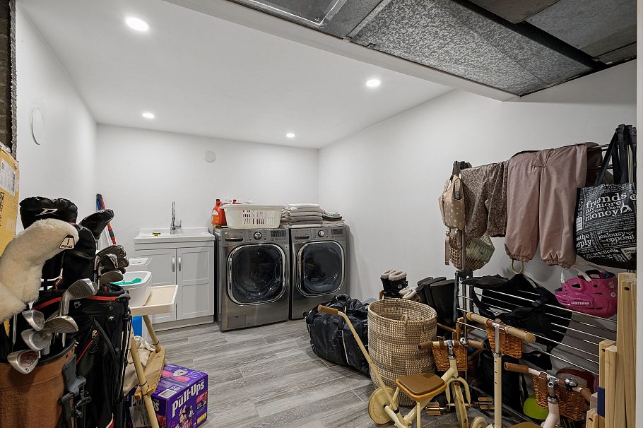 2966 W 33rd Avenue Vancouver, BC - 16