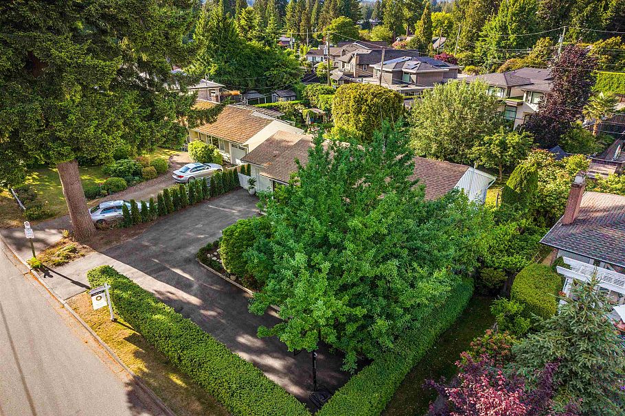2784 Crescentview Drive North Vancouver, BC - 25
