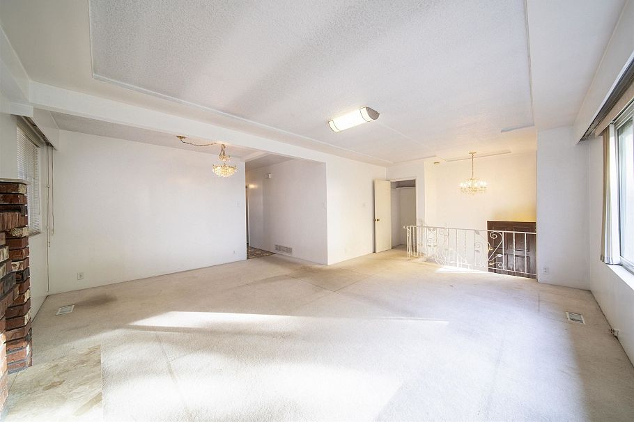 3449 E Pender Street Vancouver, BC - 4