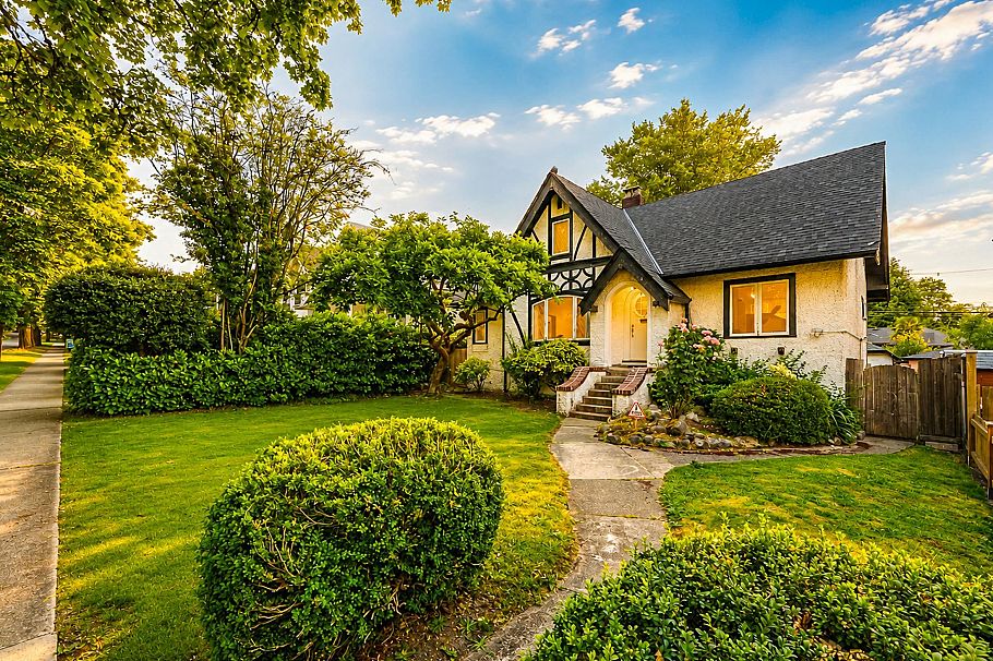 1225 W 26th Avenue Vancouver, BC - 2