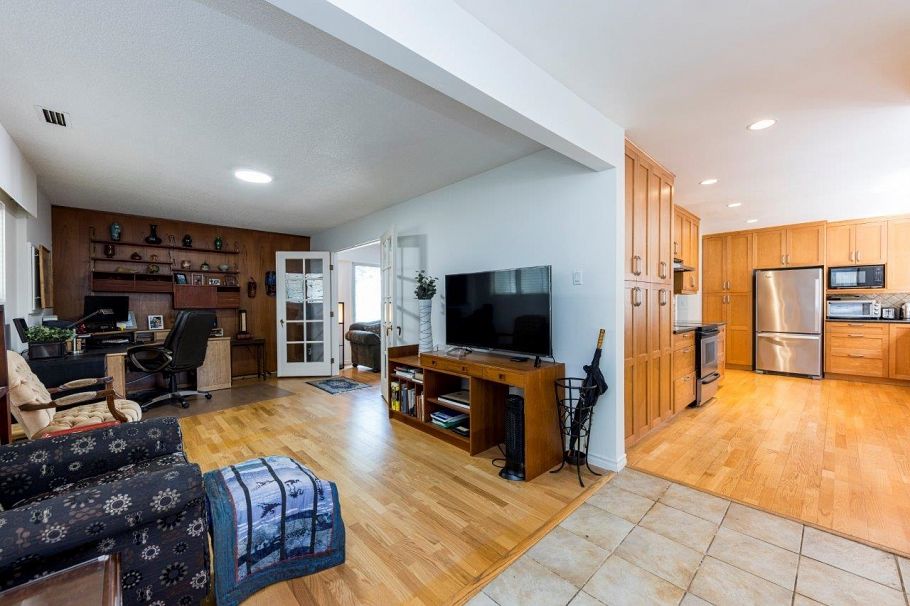 1140 Pinewood Crescent North Vancouver, BC - 16