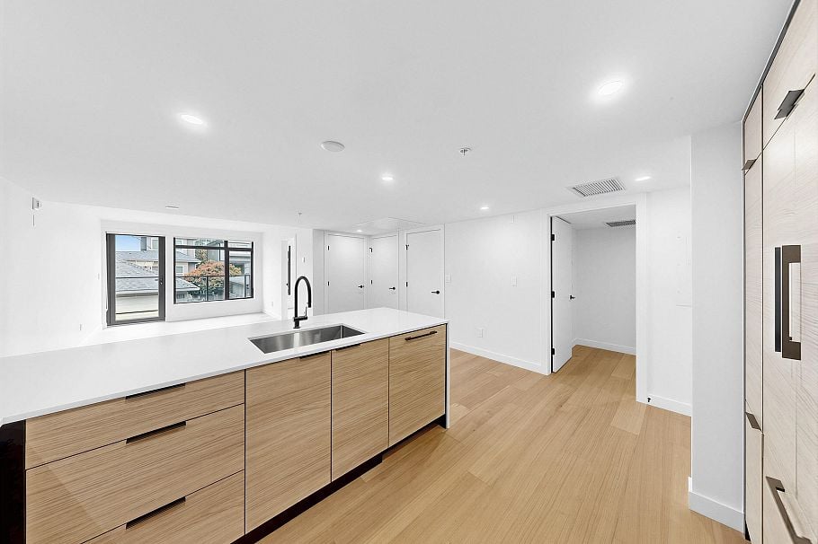 202 6485 Manitoba Street Vancouver, BC - 17