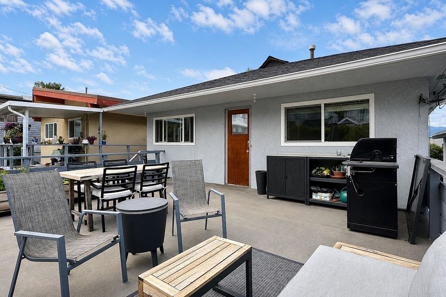 3578 W 15th Avenue Vancouver, BC - 26