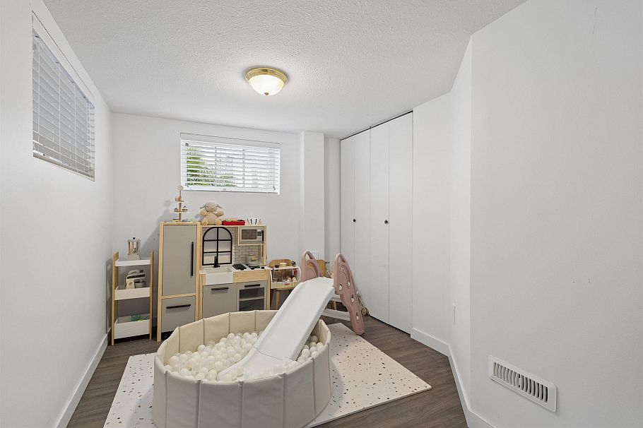 2966 W 33rd Avenue Vancouver, BC - 19
