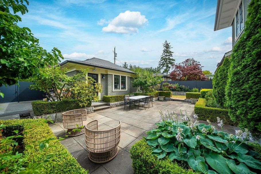 2599 W 36th Avenue Vancouver, BC - 39