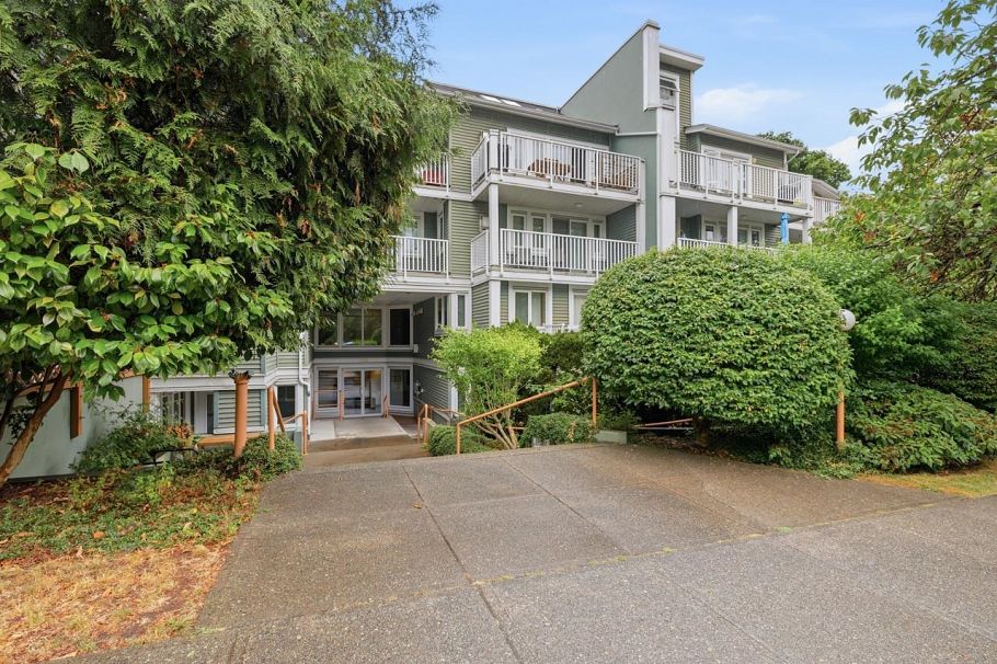 12 1949 W 8th Avenue Vancouver, BC - 1