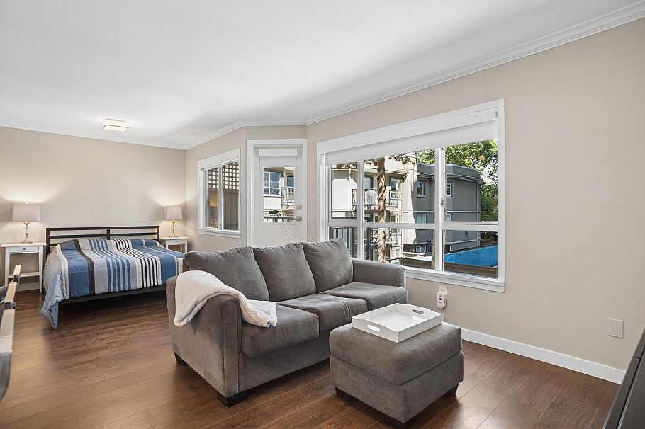202 555 W 14th Avenue Vancouver, BC - 5