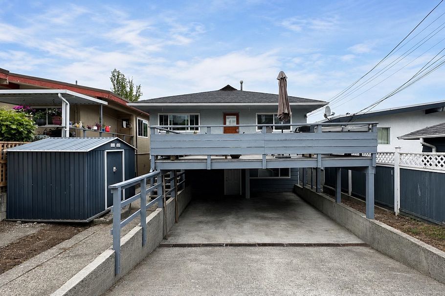 3578 W 15th Avenue Vancouver, BC - 2