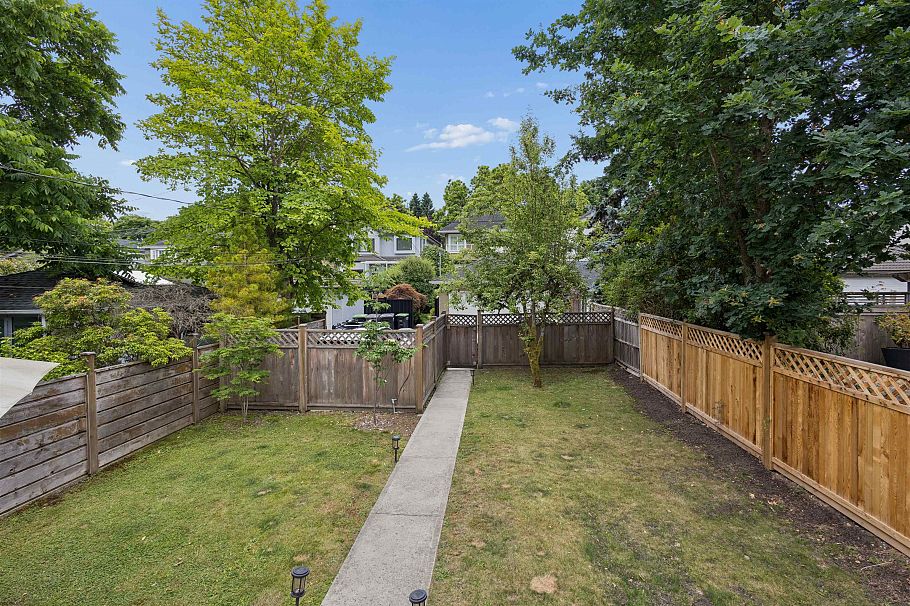 2966 W 33rd Avenue Vancouver, BC - 37