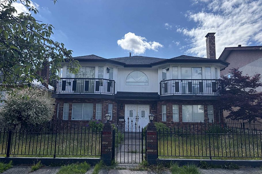 6425 Ontario Street Vancouver, BC - 1