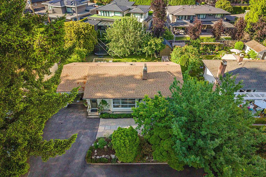 2784 Crescentview Drive North Vancouver, BC - 26
