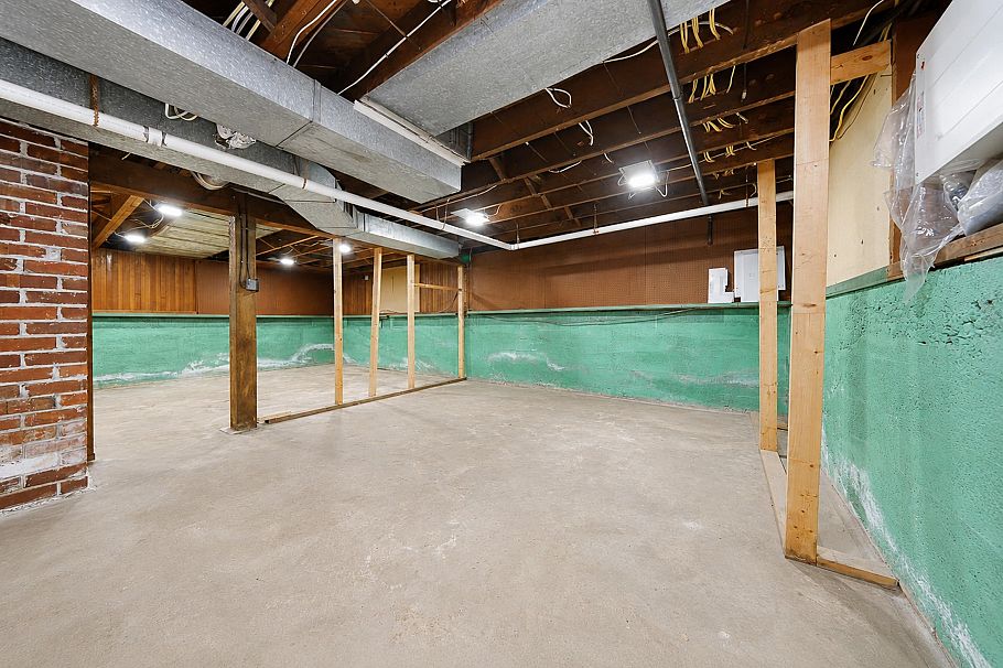 1225 W 26th Avenue Vancouver, BC - 33
