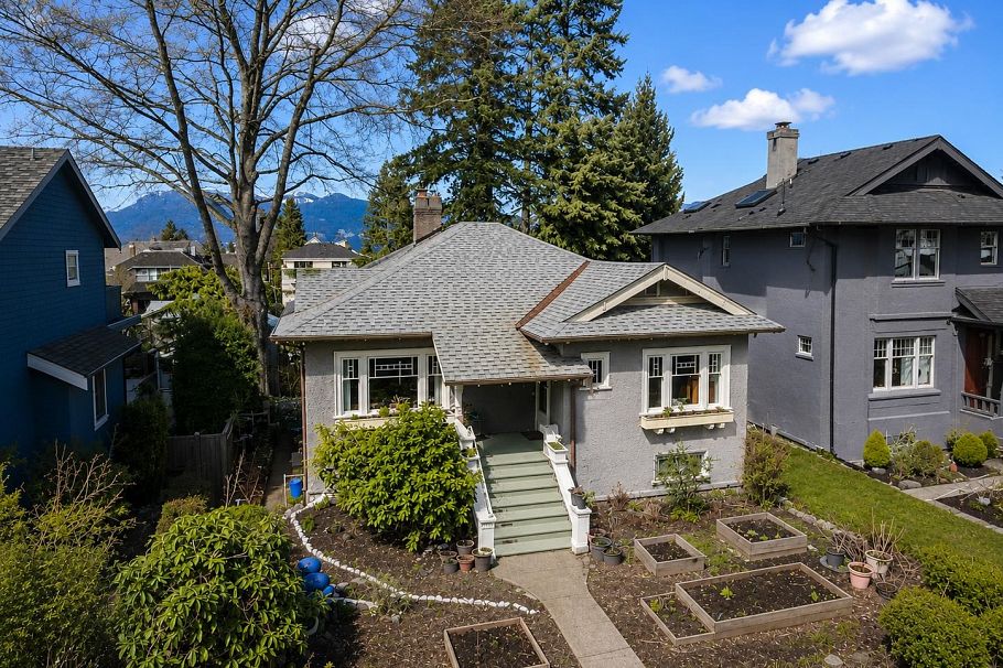 4247 W 13th Avenue Vancouver, BC - 1