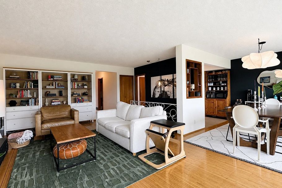 3578 W 15th Avenue Vancouver, BC - 9