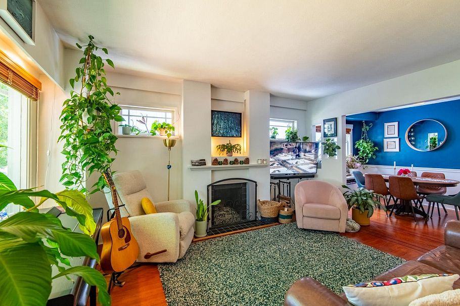 3346 W 11th Avenue Vancouver, BC - 4