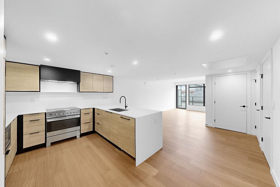 202 6485 Manitoba Street Vancouver, BC - 4