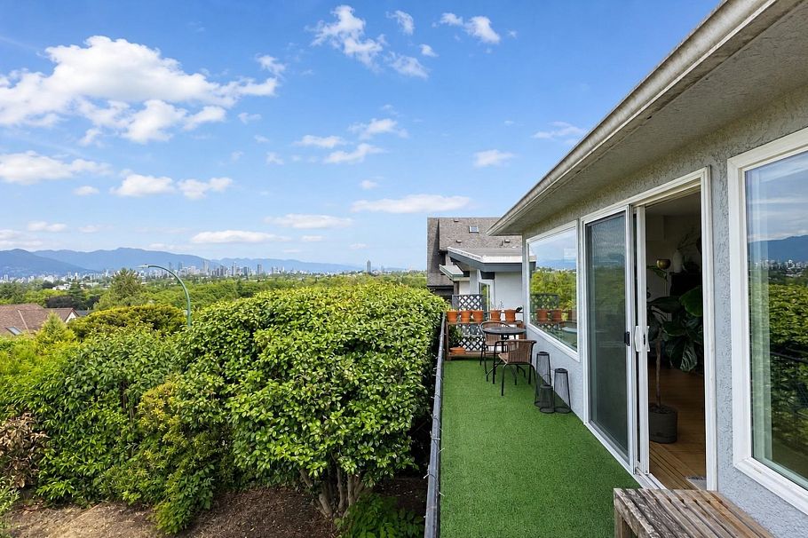 3578 W 15th Avenue Vancouver, BC - 23