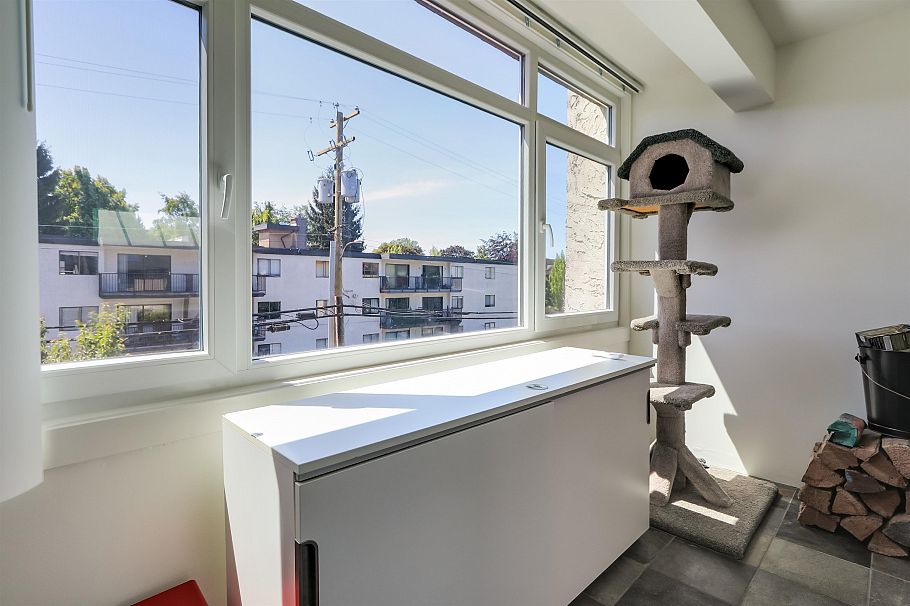 311 1420 E 8th Avenue Vancouver, BC - 10