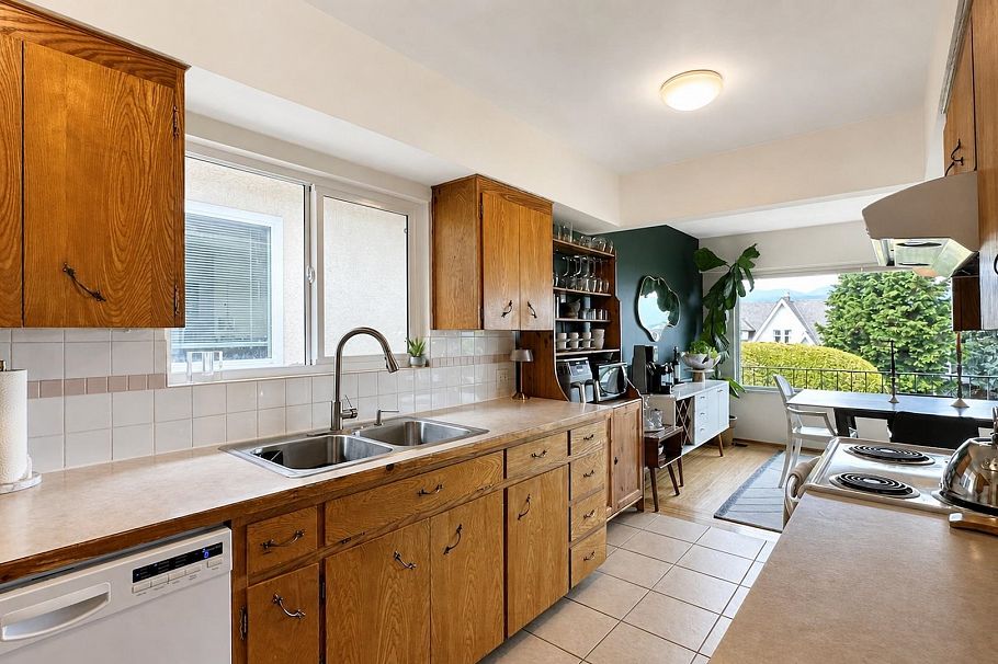 3578 W 15th Avenue Vancouver, BC - 16