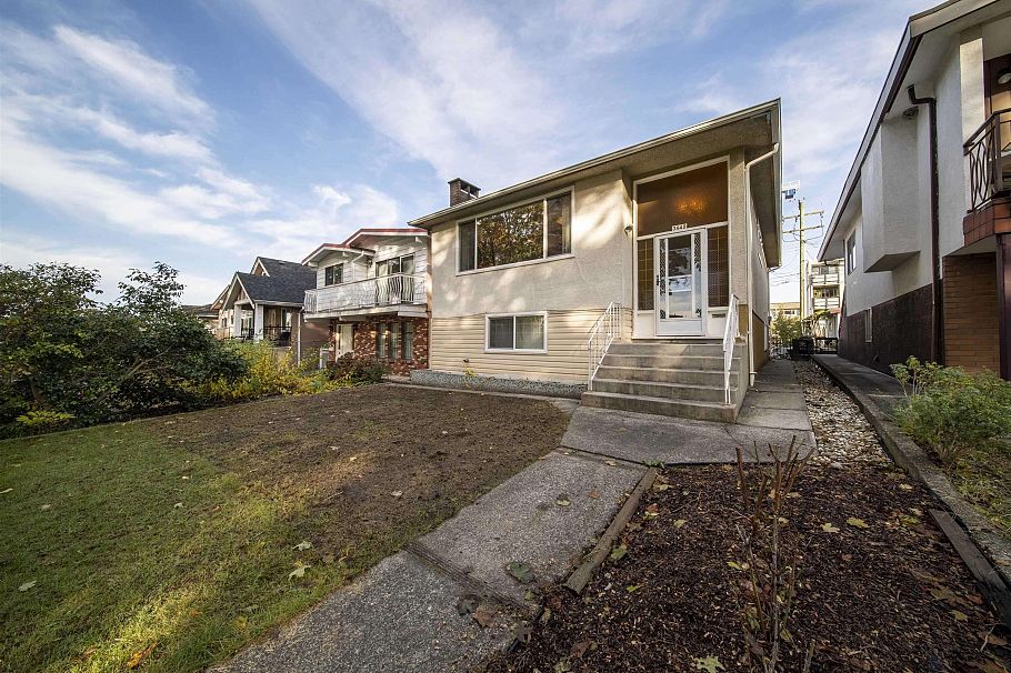 3449 E Pender Street Vancouver, BC - 2