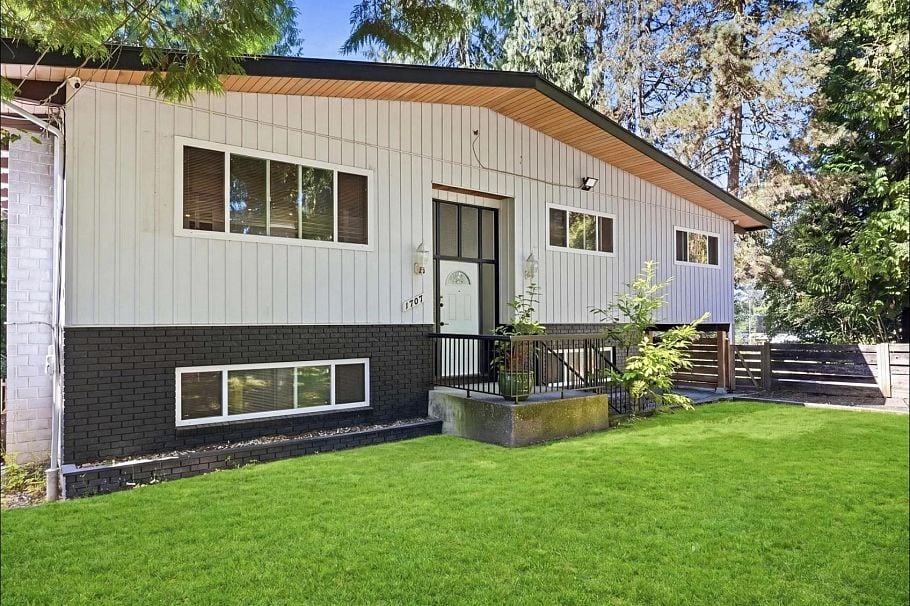 1707 Dempsey Road North Vancouver, BC - 2