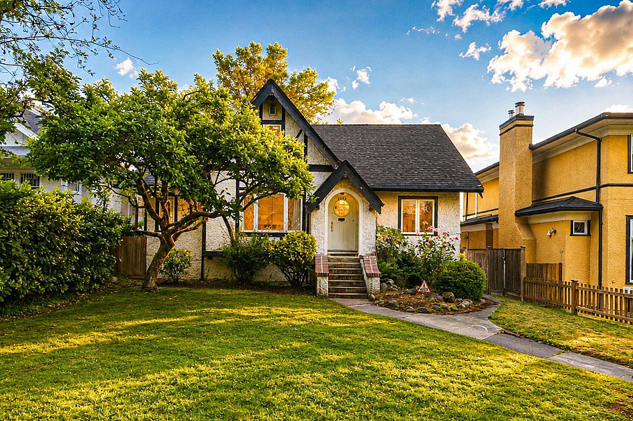 1225 W 26th Avenue Vancouver, BC - 1