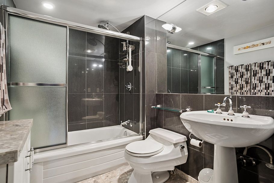 406 1816 Haro Street Vancouver, BC - 11