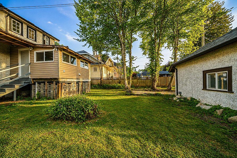 1225 W 26th Avenue Vancouver, BC - 37