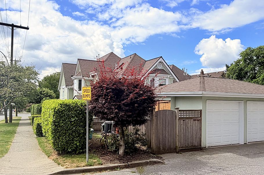 1015 St. Andrews Avenue North Vancouver, BC - 3