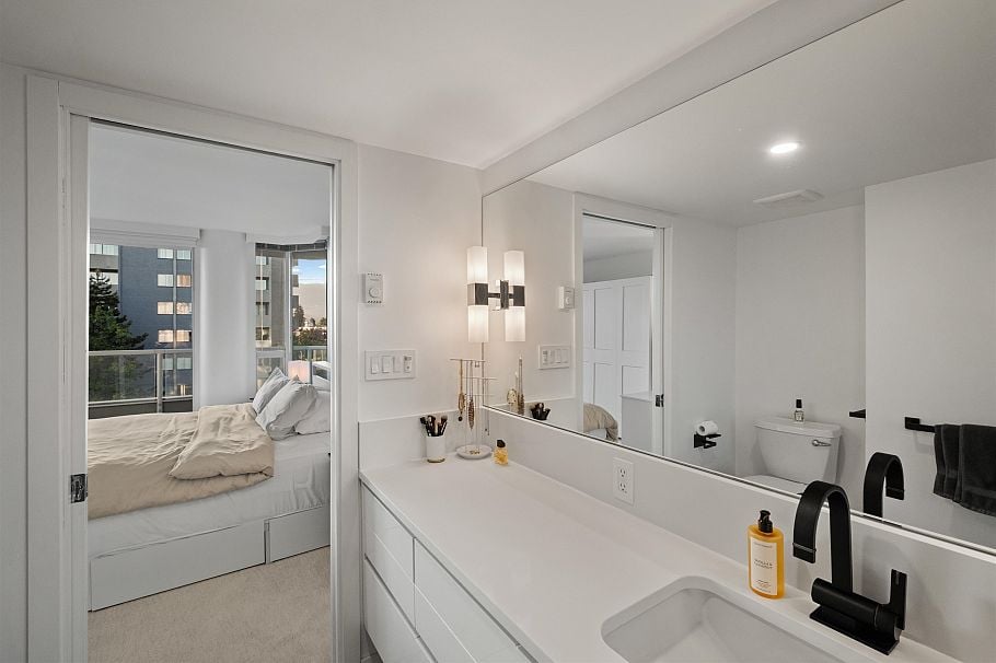 603 408 Lonsdale Avenue North Vancouver, BC - 35