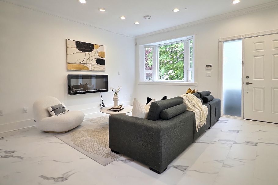 2709 W 37th Avenue Vancouver, BC - 2