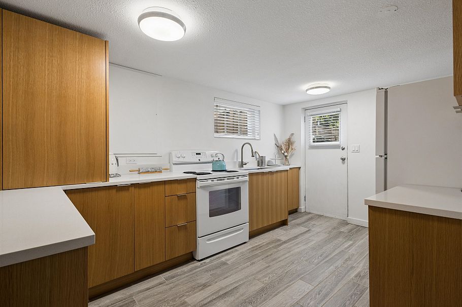 2966 W 33rd Avenue Vancouver, BC - 17