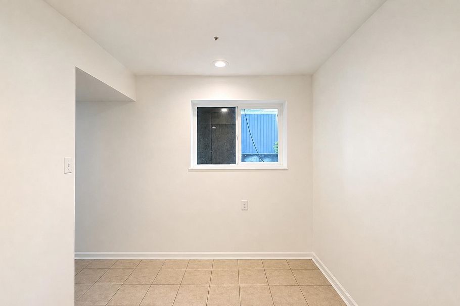 3578 W 15th Avenue Vancouver, BC - 35
