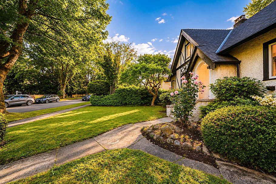1225 W 26th Avenue Vancouver, BC - 3
